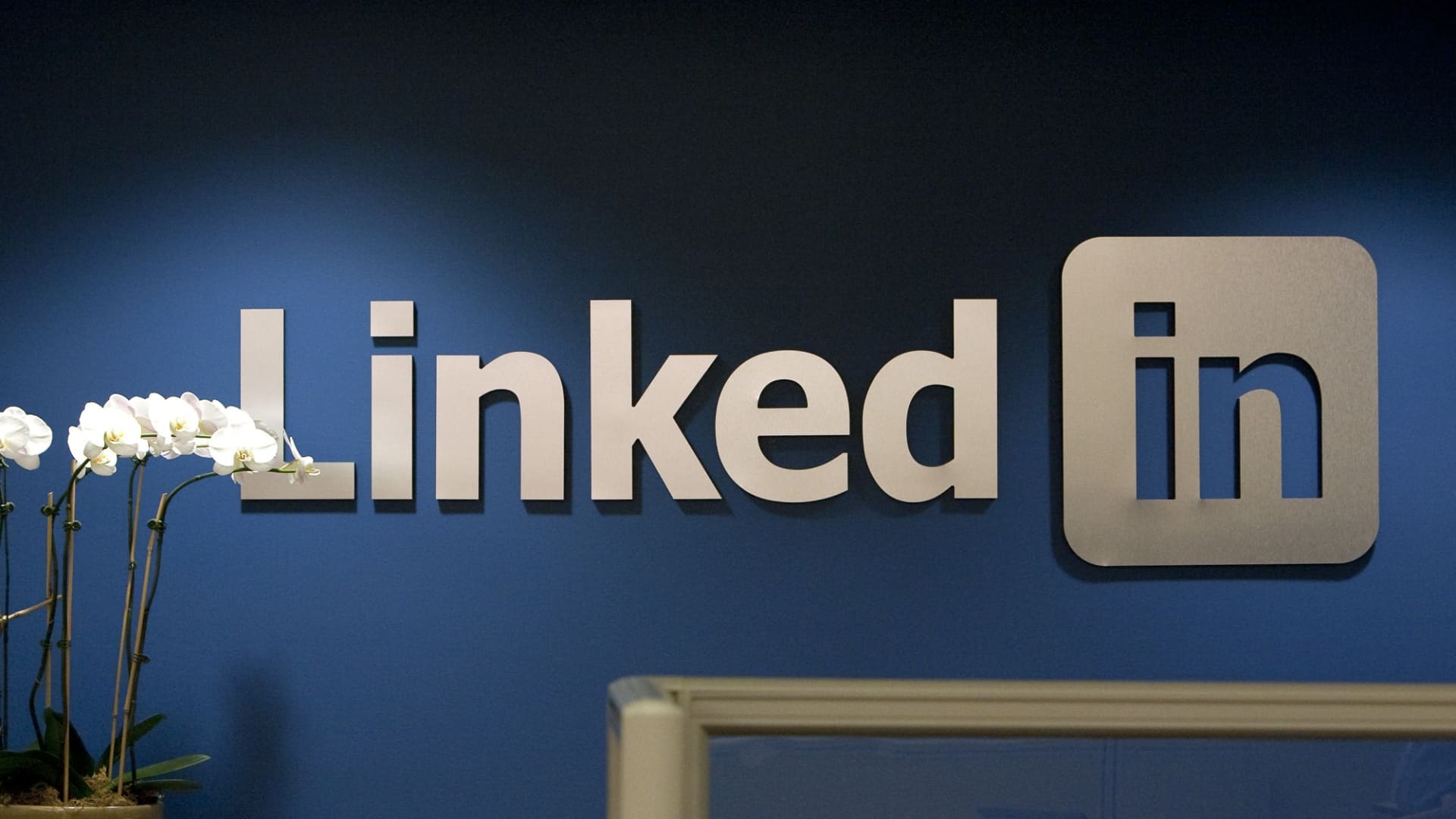 LinkedIn has verified 55 million users to combat AI misinformation