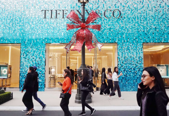 Holiday sales growth could slow to pre-pandemic levels, retail group says