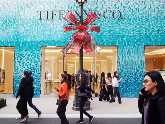 Holiday sales growth could slow to pre-pandemic levels, retail group says